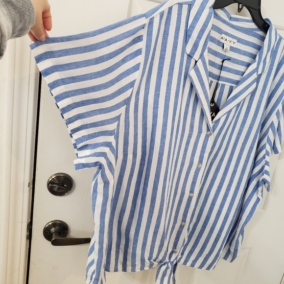 Ava & Viv White and Blue Short Sleeve Button Down Shirt - Picture 2 of 5